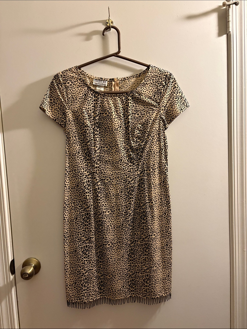 Robbie Bee Leopard Print Short Sleeve Shift Dress - Tan & Black